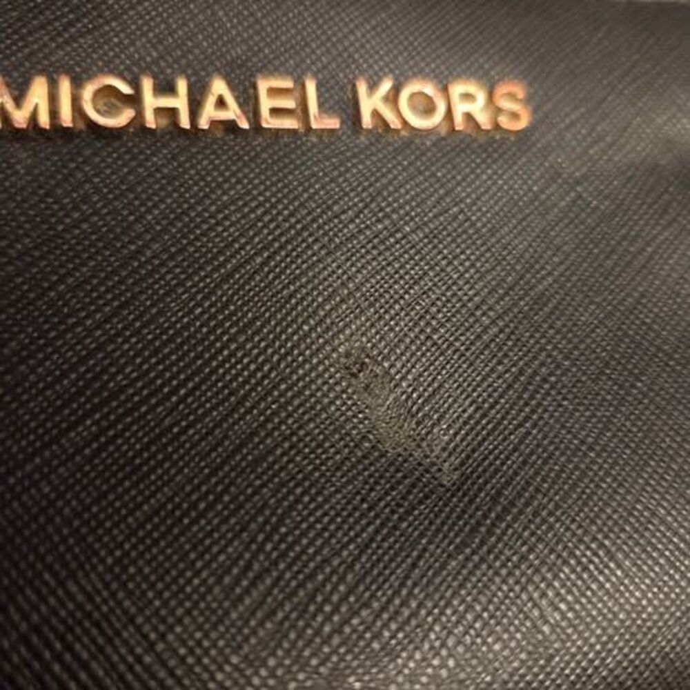 Michael Khors wallet